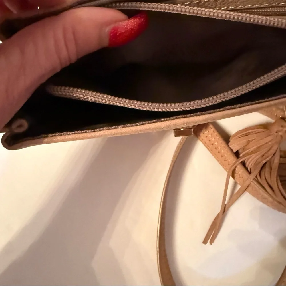 VINCE CAMUTO BAG CROSSBODY TAN LEATHER SHIMMER GOLD TONE HARDWARE FLAP CLOSE